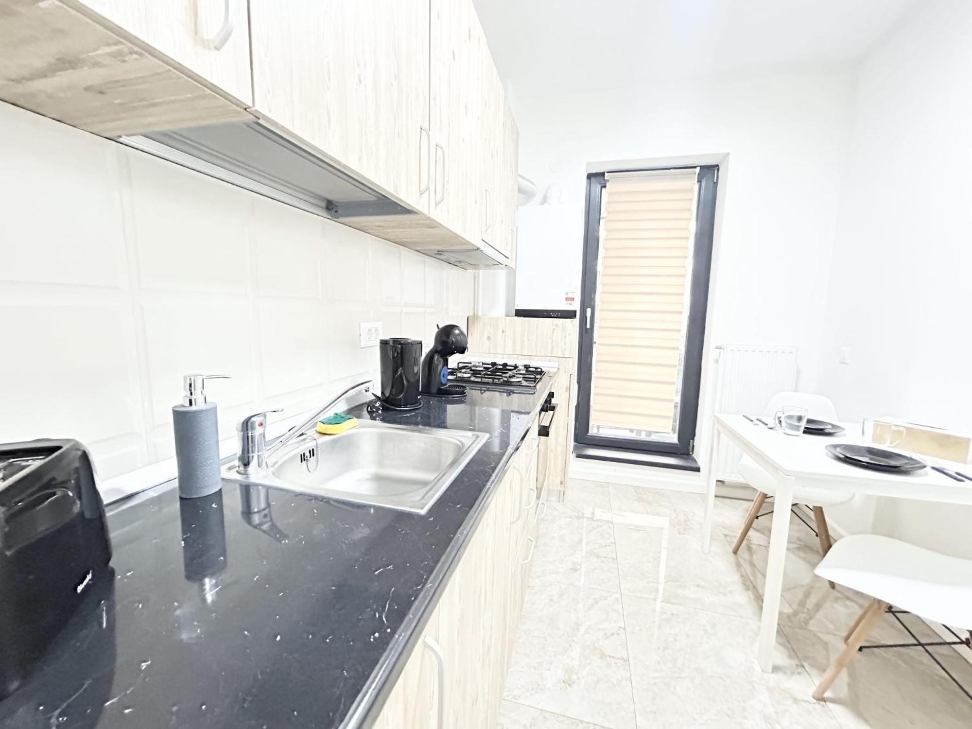 Modern - Near Plaza Mall With Balcony Appartamento *